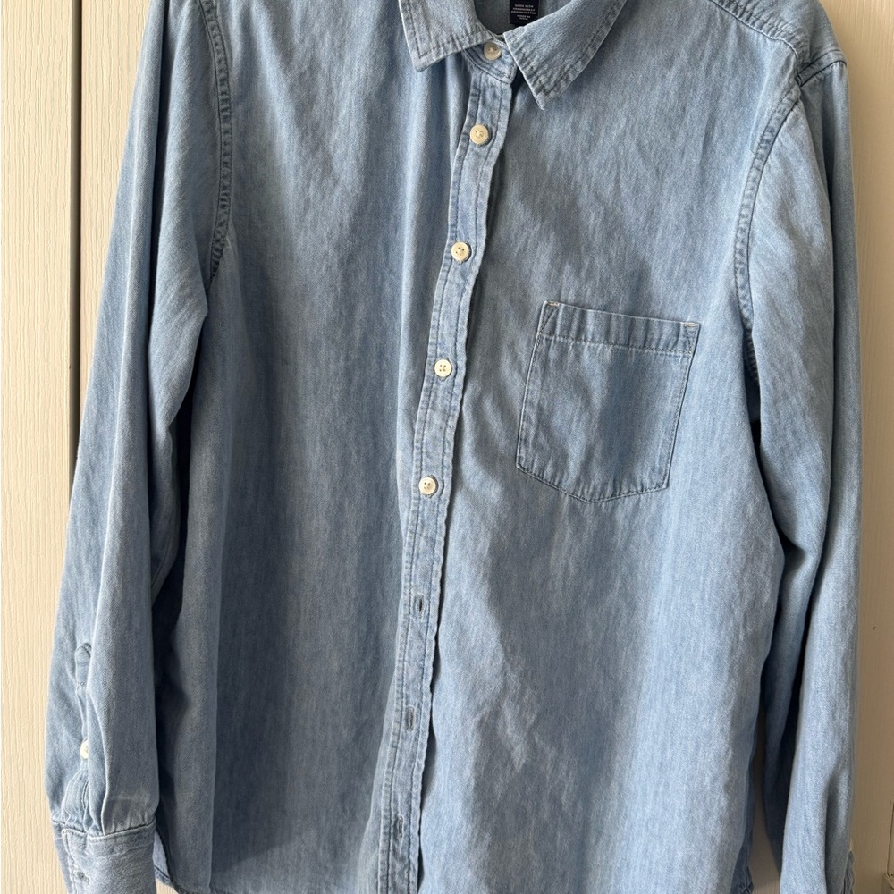 GAP Women's Light Blue Button Down Shirt